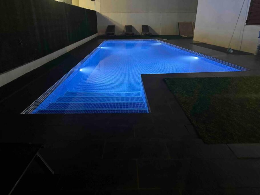 Modern 5-Bedroom Villa With Pool Montequinto المظهر الخارجي الصورة