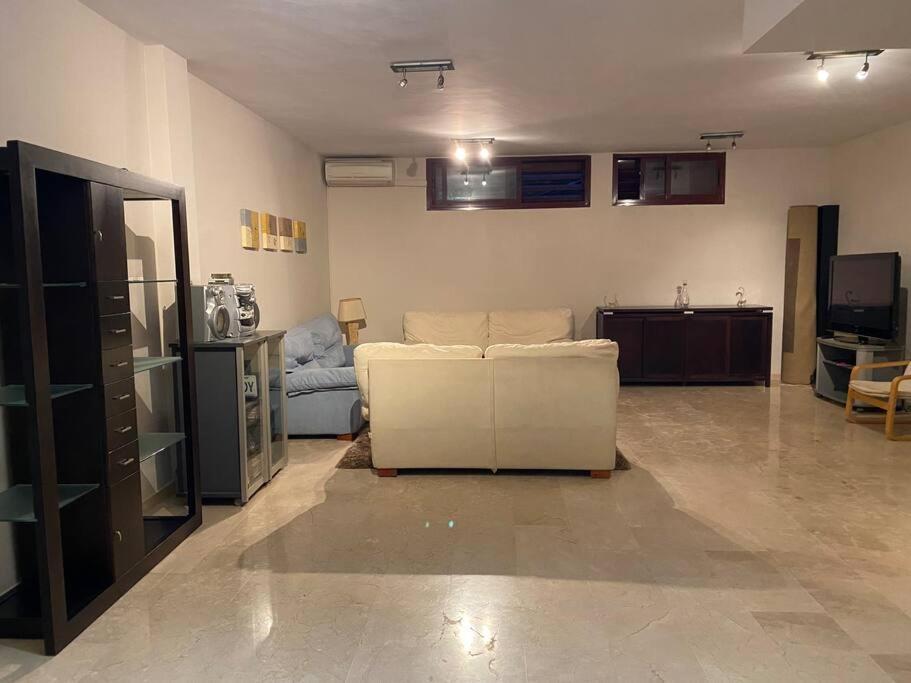 Modern 5-Bedroom Villa With Pool Montequinto المظهر الخارجي الصورة