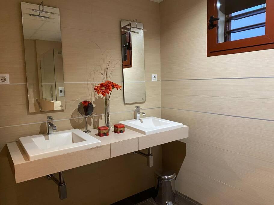 Modern 5-Bedroom Villa With Pool Montequinto المظهر الخارجي الصورة