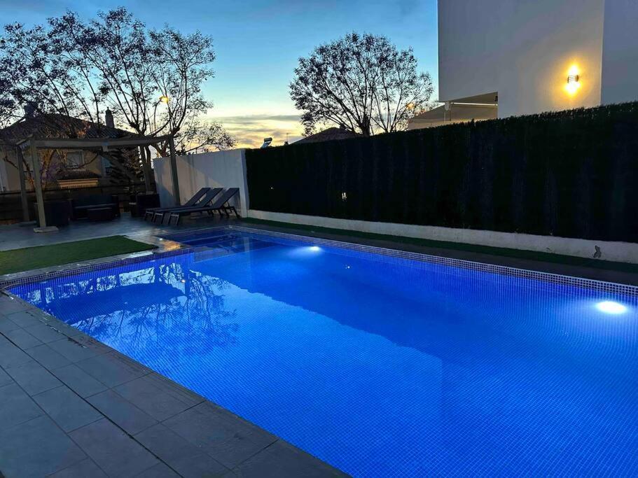 Modern 5-Bedroom Villa With Pool Montequinto المظهر الخارجي الصورة