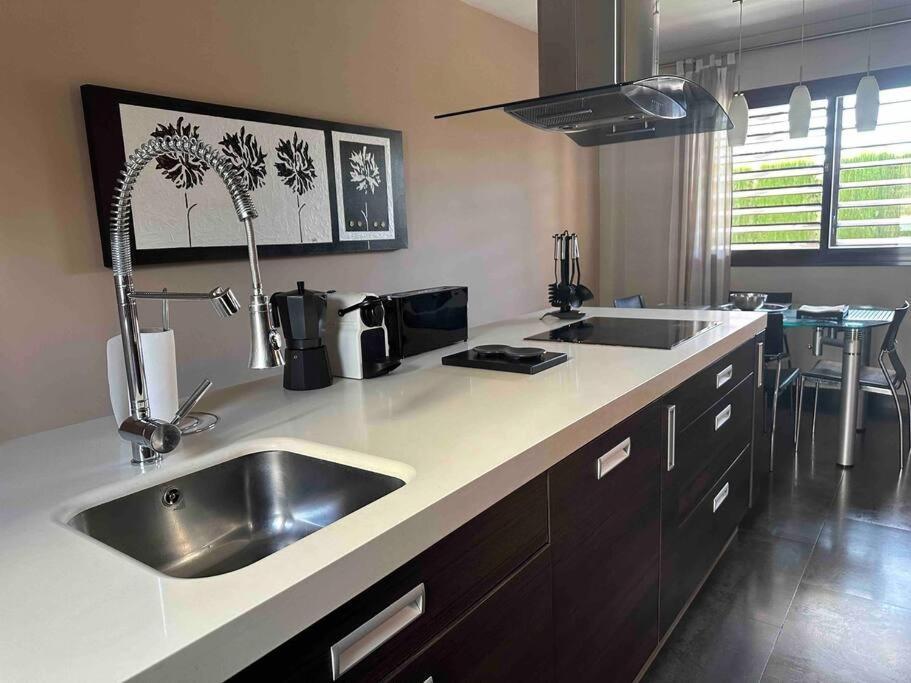 Modern 5-Bedroom Villa With Pool Montequinto المظهر الخارجي الصورة