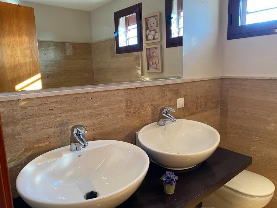 Modern 5-Bedroom Villa With Pool Montequinto المظهر الخارجي الصورة