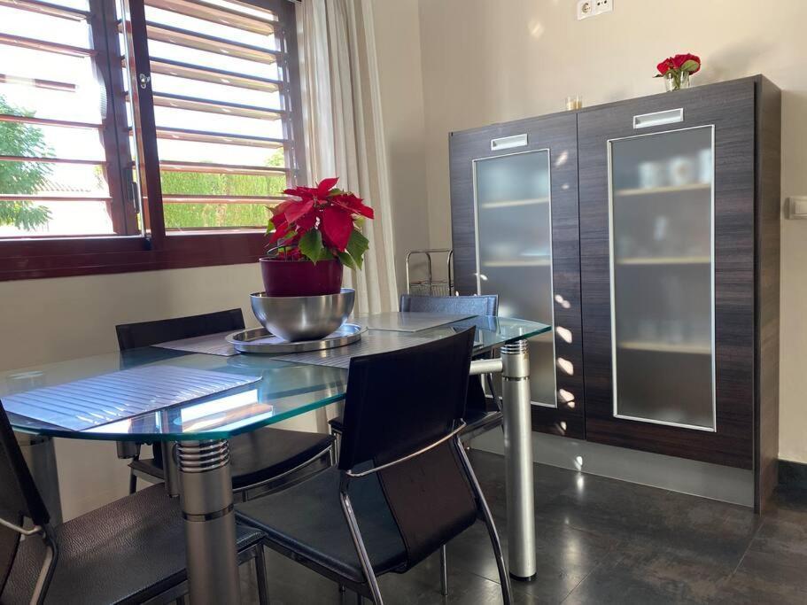 Modern 5-Bedroom Villa With Pool Montequinto المظهر الخارجي الصورة