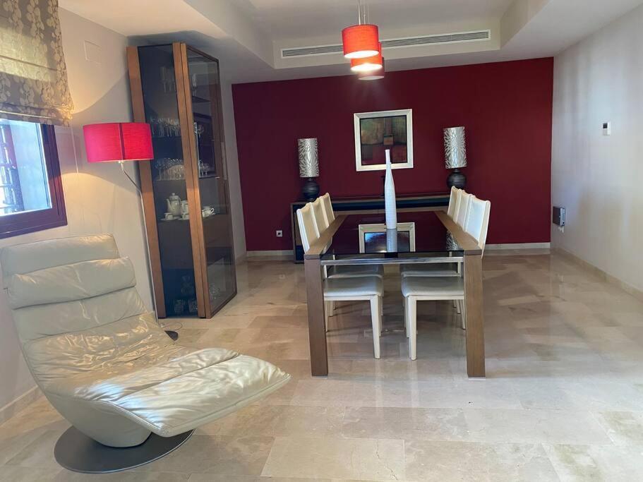 Modern 5-Bedroom Villa With Pool Montequinto المظهر الخارجي الصورة