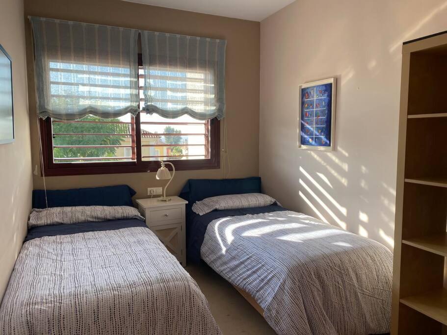 Modern 5-Bedroom Villa With Pool Montequinto المظهر الخارجي الصورة