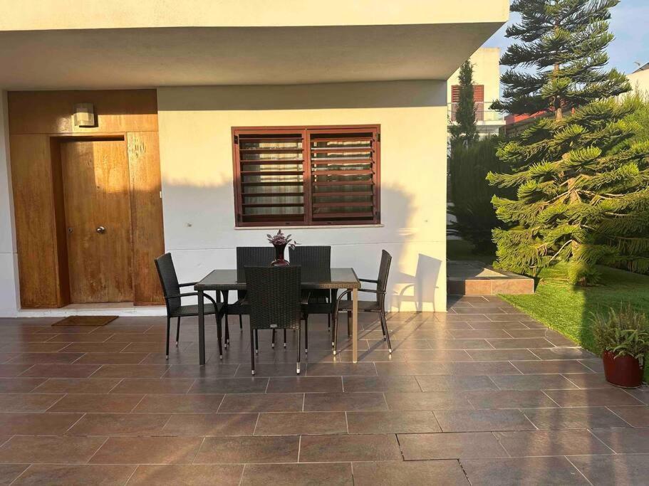 Modern 5-Bedroom Villa With Pool Montequinto المظهر الخارجي الصورة